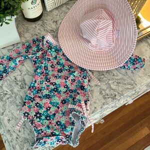 Rufflebutts swimsuit and hat set.  Excellent condition. Size 6-12 mos